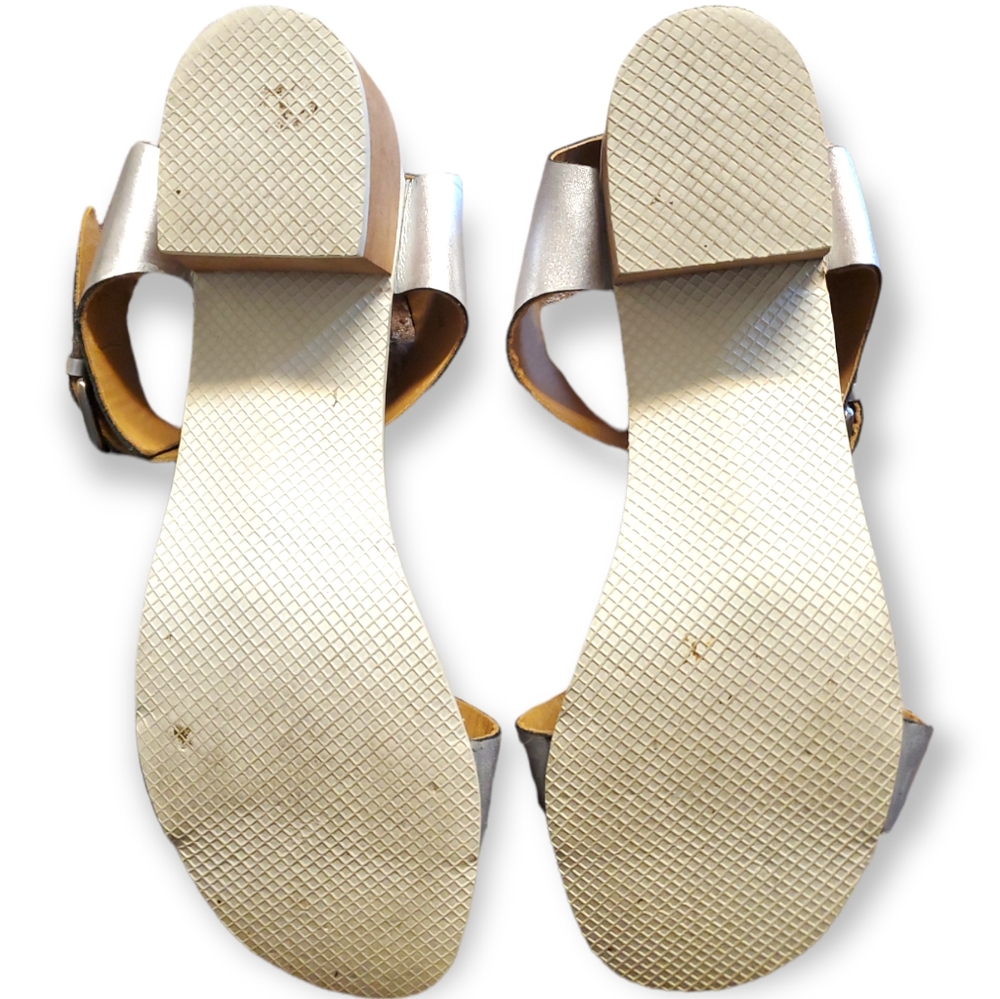 A Détacher | Highsmith T-Strap Silver Sandals Short Heel Size 9 Leather Wood - Picture 4 of 5